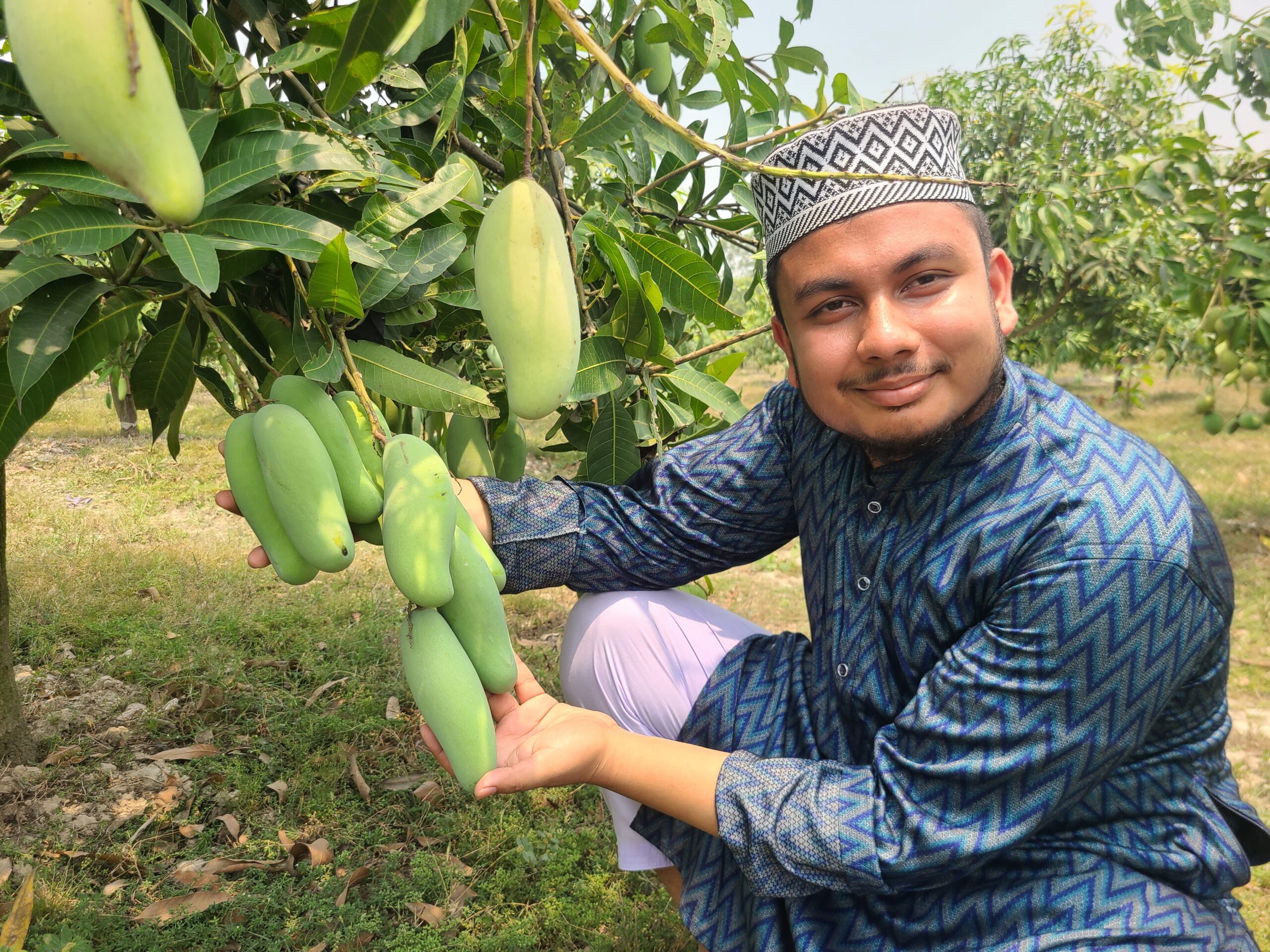 আমরা শুধুমাত্র আম ব্যাবসায়ী না
আমাদের নিজেদের বাগান রয়েছে
