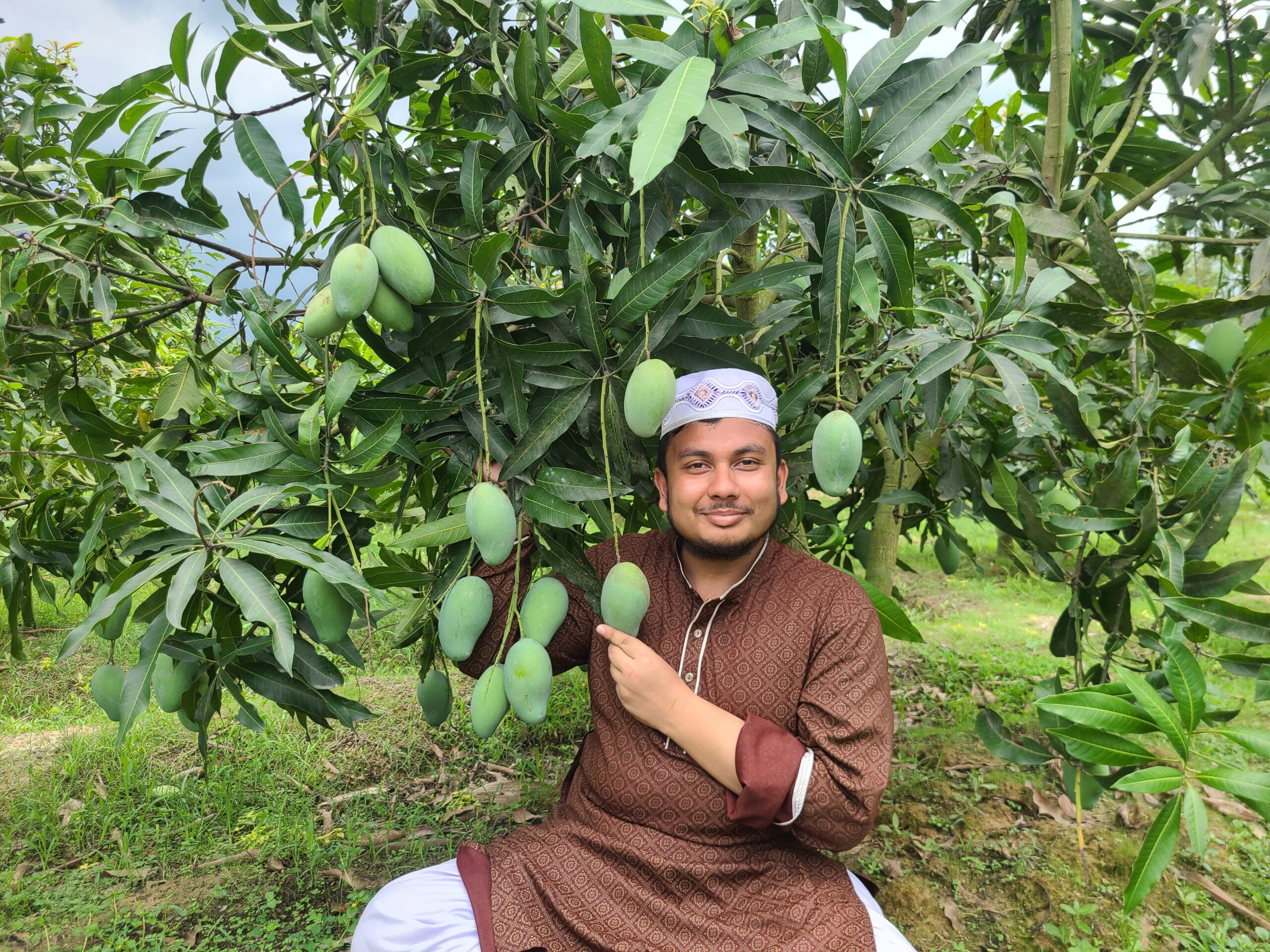 এক গুচ্ছ আম্রপালির সাথে আমি